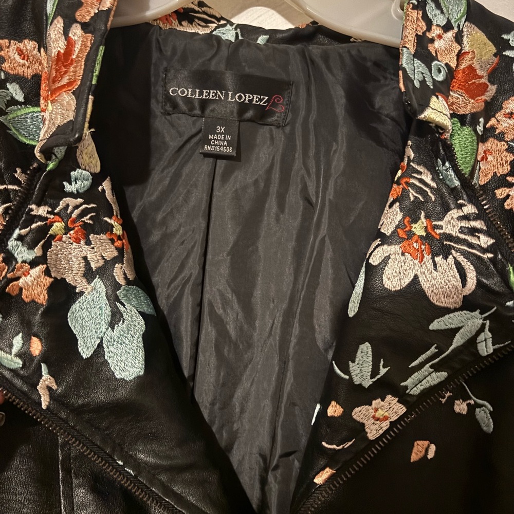 Colleen Lopez Black Jacket with Multicolor Floral Embroidery - Picture 4 of 7